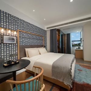 CityNote Queen Room